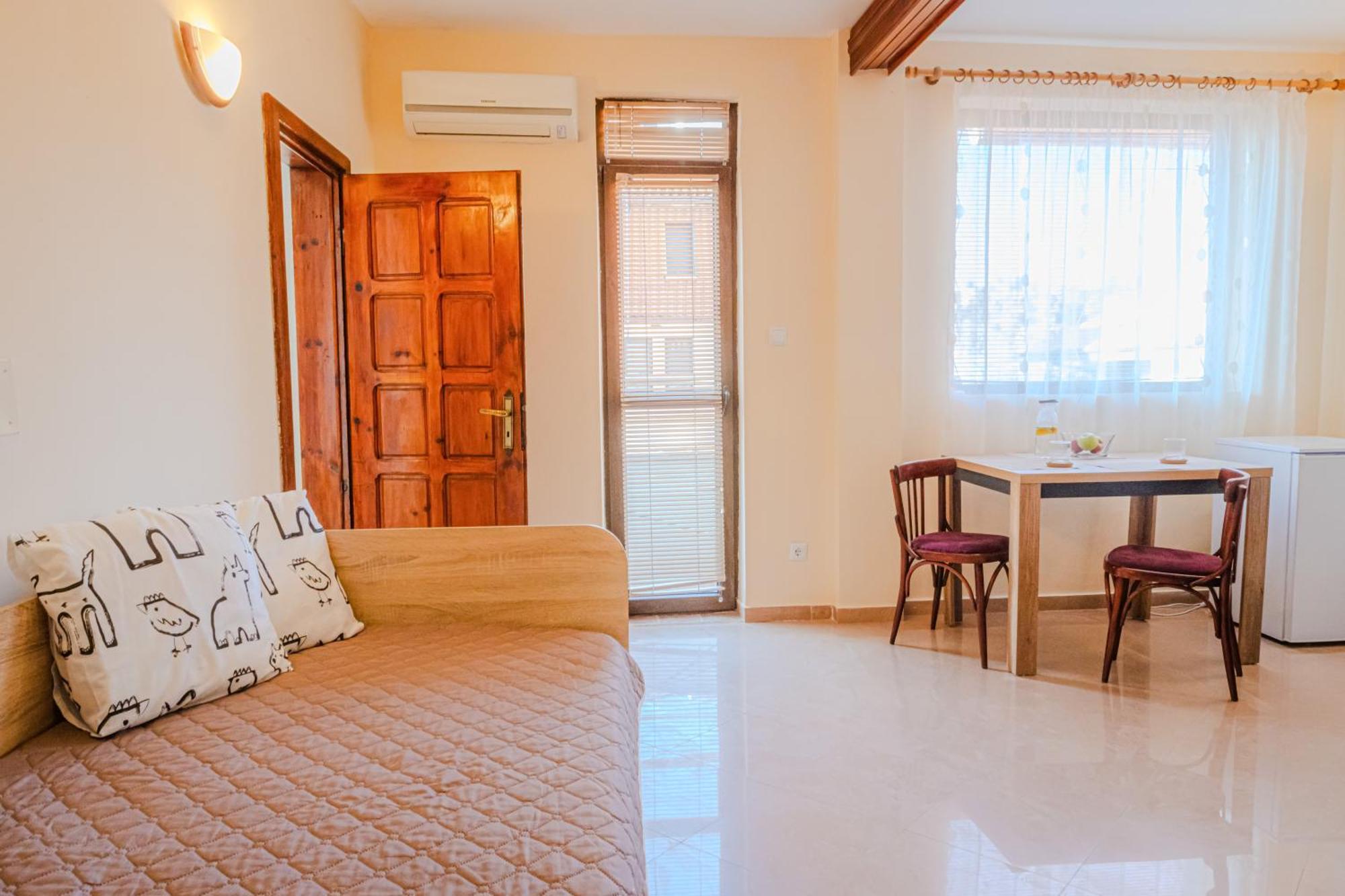 Bo'S Place Aziz Konstantin ve Elena Dış mekan fotoğraf